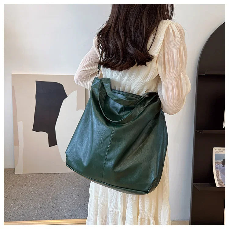 Flora Big Black Shoulder